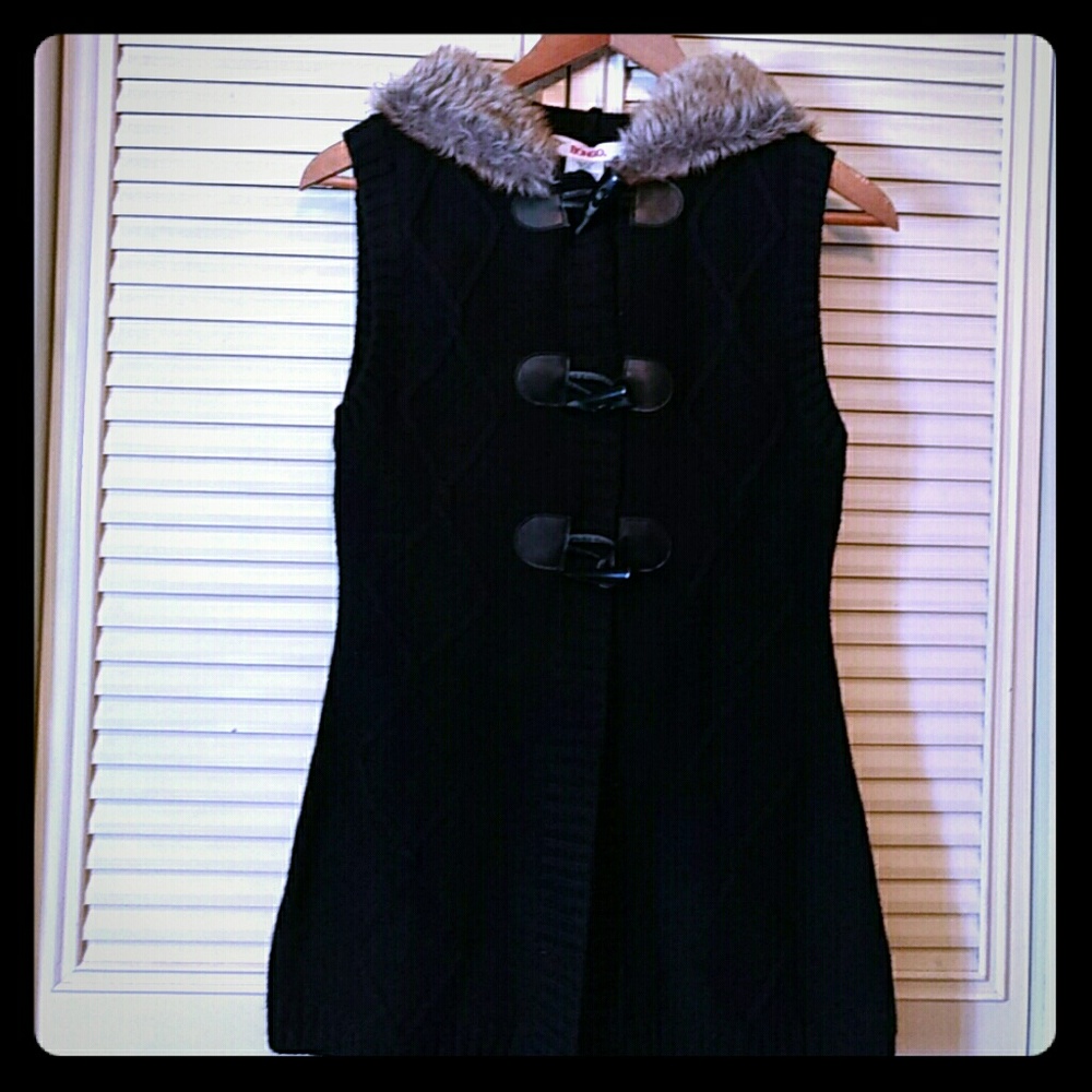 - Cardigan with faux fur